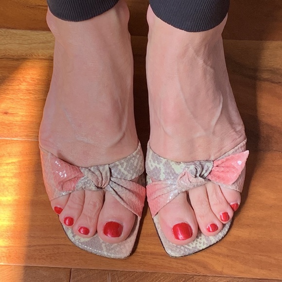 Stuart Weitzman kitten heal 2.5 inch pink gray bow snake print 8 leather sole - Picture 9 of 13